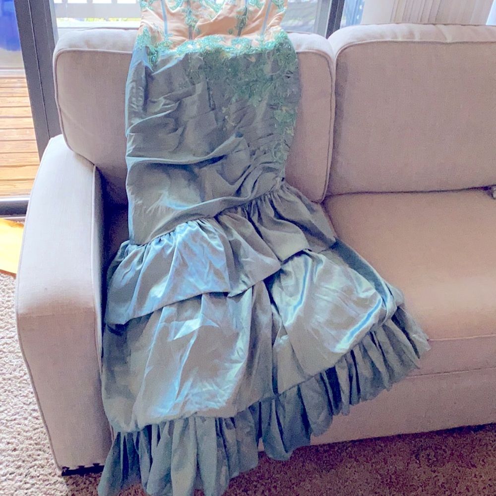 Women size 12 mermaid gown